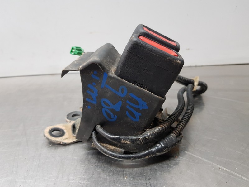 Recambio de enganche del cinturon trasero central para toyota rav 4 hybrid referencia OEM IAM 7348042070C0  