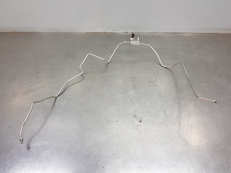 Recambio de tubos aire acondicionado para toyota rav 4 hybrid referencia OEM IAM 8871042150  