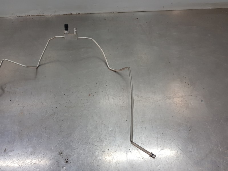 Recambio de tubos aire acondicionado para toyota rav 4 hybrid referencia OEM IAM 8871042150  