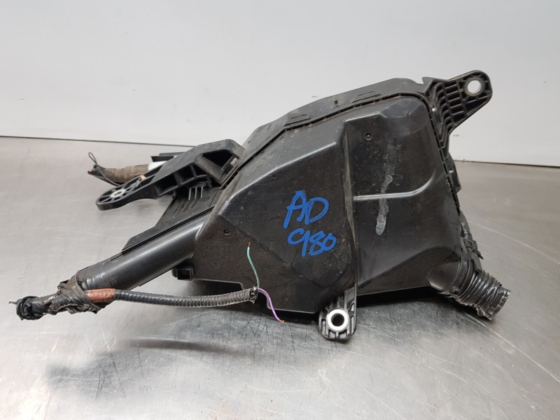 Recambio de caja reles / fusibles para toyota rav 4 hybrid referencia OEM IAM 8261042120 8274042080 