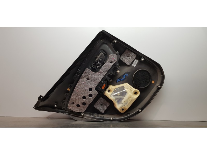 Recambio de guarnecido tapizado puerta trasera derecha para toyota yaris hybrid active referencia OEM IAM 676300DL70C0  