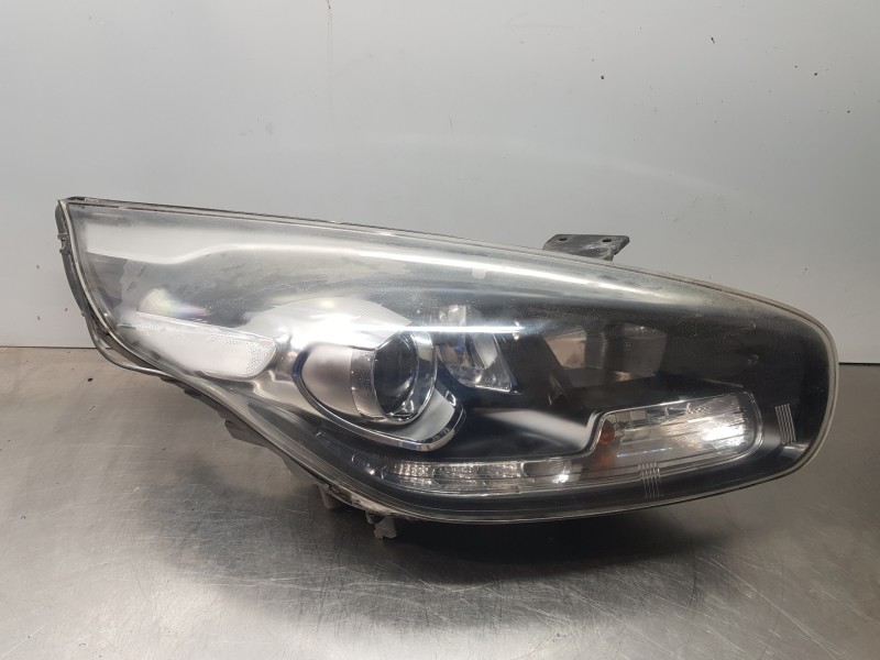 Recambio de faro derecho para kia carens ( ) drive referencia OEM IAM 92102A4180  