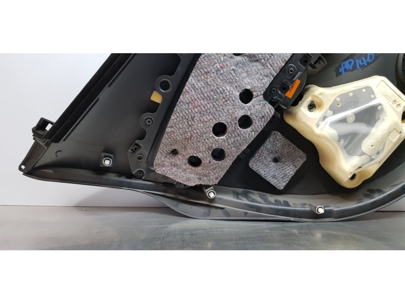 Recambio de guarnecido tapizado puerta trasera derecha para toyota yaris hybrid active referencia OEM IAM 676300DL70C0  