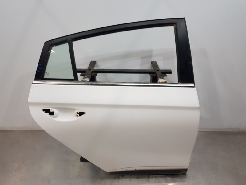 Recambio de puerta trasera derecha para hyundai ioniq klass referencia OEM IAM 77004G2010  