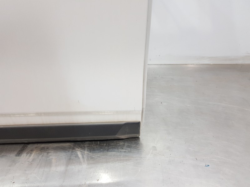 Recambio de puerta trasera derecha para hyundai ioniq klass referencia OEM IAM 77004G2010  