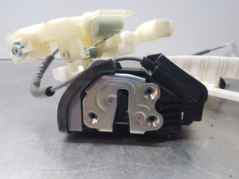 Recambio de cerradura puerta trasera derecha para hyundai ioniq klass referencia OEM IAM 81420G2000  