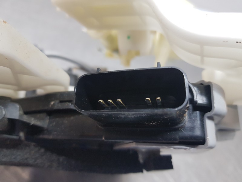 Recambio de cerradura puerta trasera derecha para hyundai ioniq klass referencia OEM IAM 81420G2000  