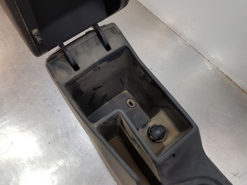 Recambio de apoyabrazos central para hyundai ioniq klass referencia OEM IAM 84610G2010T9Y  