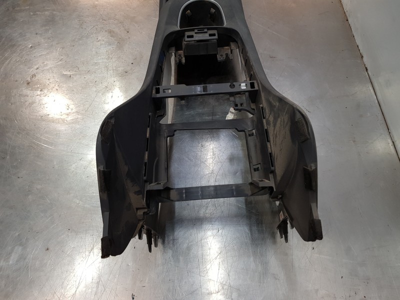 Recambio de apoyabrazos central para hyundai ioniq klass referencia OEM IAM 84610G2010T9Y  