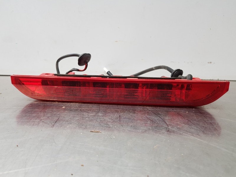 Recambio de luz central de freno para kia stonic (ybcuv) concept referencia OEM IAM 92700H8400  