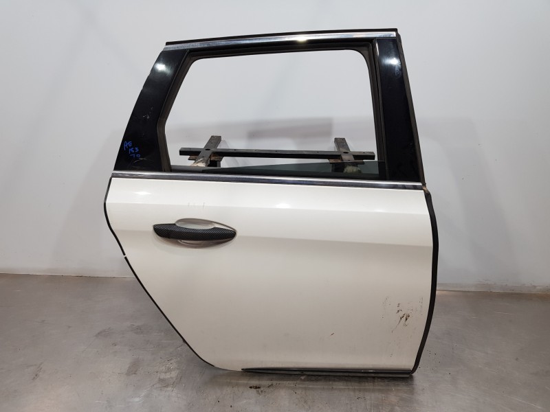 Recambio de puerta trasera derecha para peugeot 308 sw allure referencia OEM IAM 9805267480  