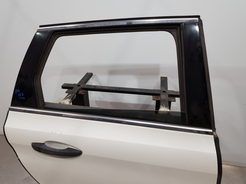 Recambio de puerta trasera derecha para peugeot 308 sw allure referencia OEM IAM 9805267480  