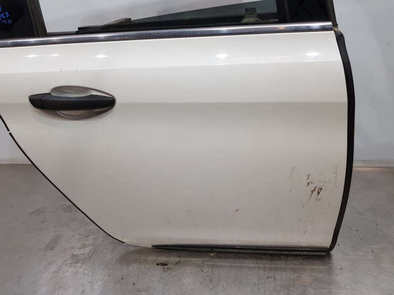 Recambio de puerta trasera derecha para peugeot 308 sw allure referencia OEM IAM 9805267480  