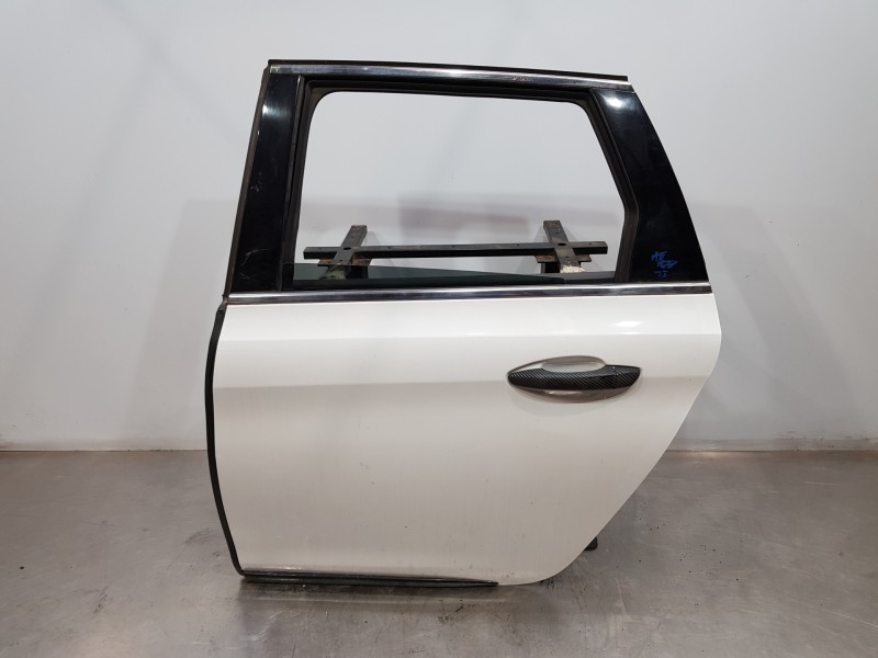 Recambio de puerta trasera izquierda para peugeot 308 sw allure referencia OEM IAM 9805267180  
