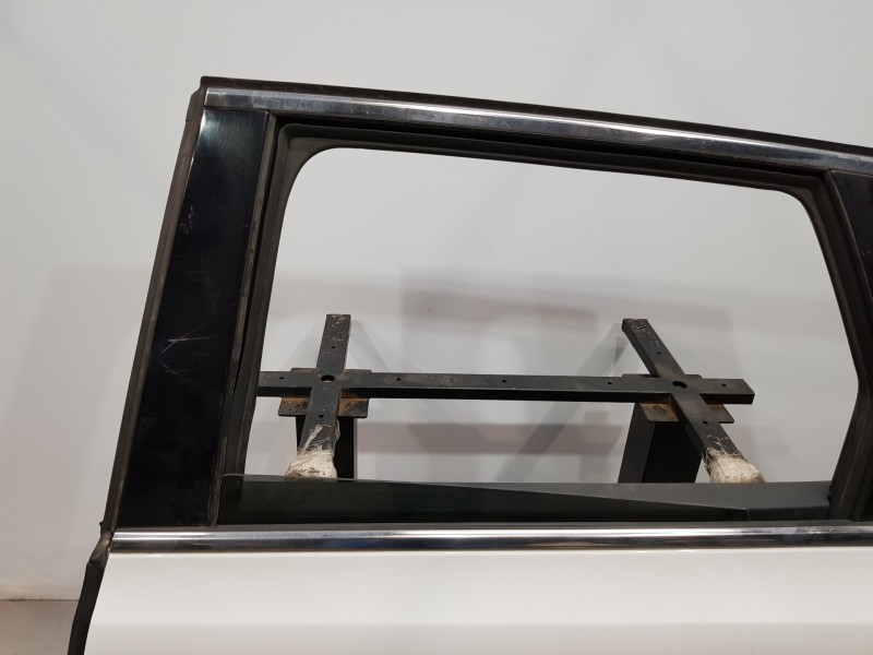 Recambio de puerta trasera izquierda para peugeot 308 sw allure referencia OEM IAM 9805267180  