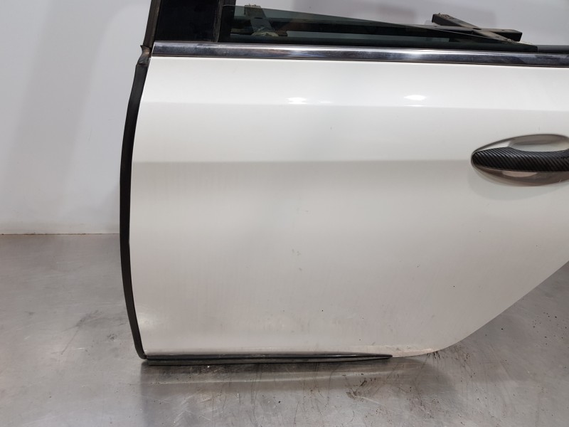 Recambio de puerta trasera izquierda para peugeot 308 sw allure referencia OEM IAM 9805267180  