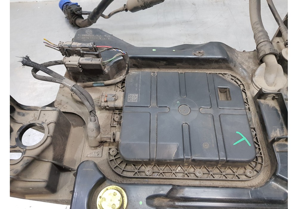 Recambio de deposito aditivo adblue fap ( deposito grande ) para peugeot 308 sw allure referencia OEM IAM 9815111480 1682619580 