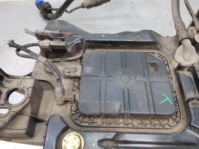 Recambio de deposito aditivo adblue fap ( deposito grande ) para peugeot 308 sw allure referencia OEM IAM 9815111480 1682619580 