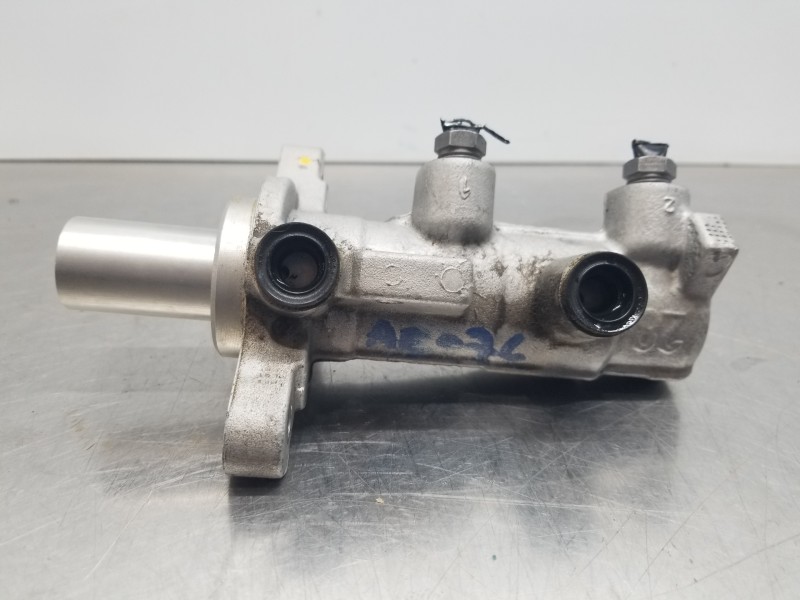 Recambio de bomba freno para ford transit custom kasten custom referencia OEM IAM 2374778  