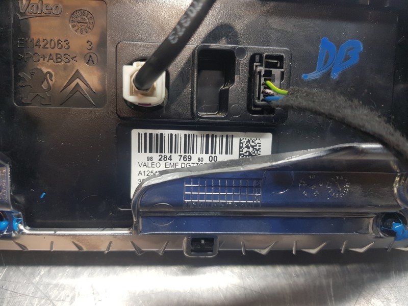 Recambio de pantalla multifuncion para peugeot 308 sw allure referencia OEM IAM 9828476980  
