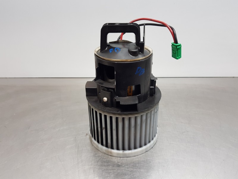 Recambio de motor calefaccion para peugeot 308 sw allure referencia OEM IAM 1610497180  