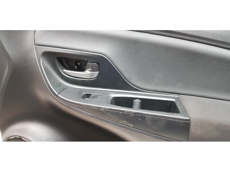 Recambio de guarnecido tapizado puerta delantera derecha para toyota yaris hybrid active referencia OEM IAM 676100DR8020  