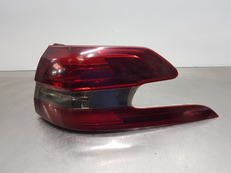 Recambio de piloto trasero derecho para peugeot 308 sw allure referencia OEM IAM 9678093880  