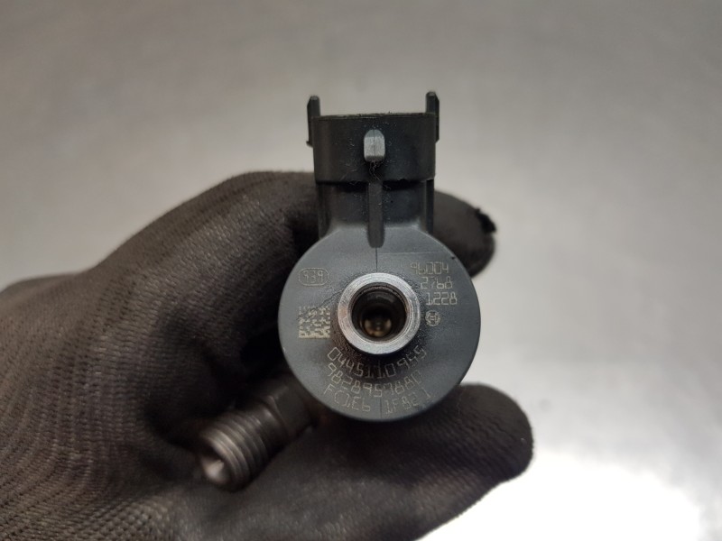 Recambio de inyector para peugeot 308 sw allure referencia OEM IAM 0445110955  