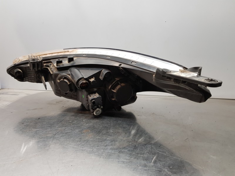 Recambio de faro derecho para hyundai i20 active referencia OEM IAM 92102C8200  
