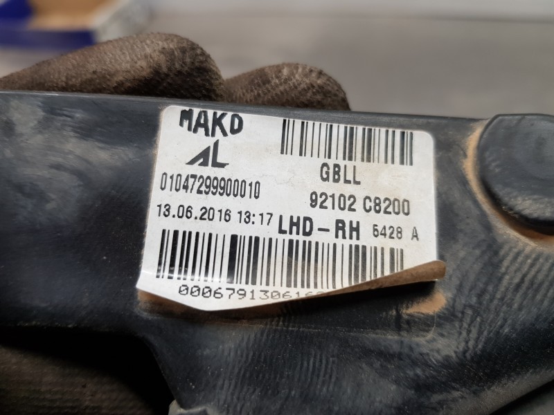 Recambio de faro derecho para hyundai i20 active referencia OEM IAM 92102C8200  