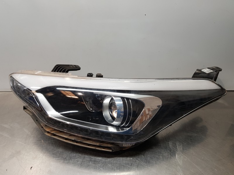 Recambio de faro izquierdo para hyundai i20 active referencia OEM IAM 92101C8200  