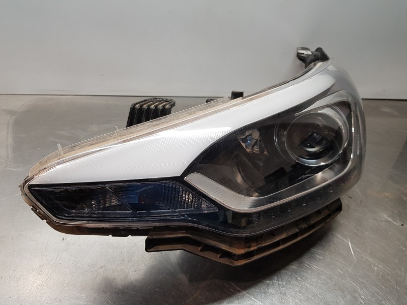 Recambio de faro izquierdo para hyundai i20 active referencia OEM IAM 92101C8200  