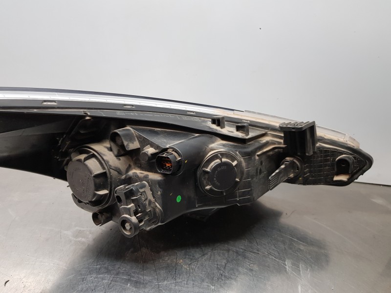 Recambio de faro izquierdo para hyundai i20 active referencia OEM IAM 92101C8200  