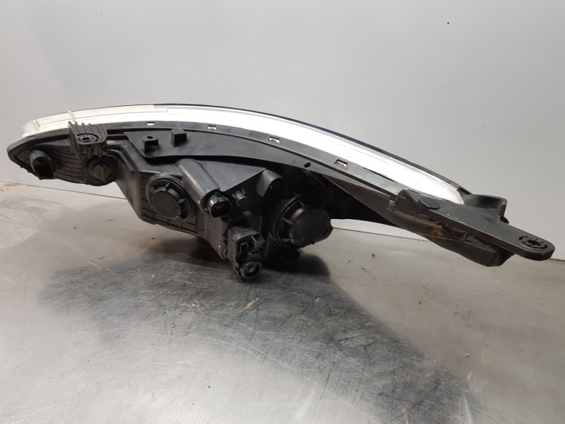 Recambio de faro derecho para hyundai i20 iii active referencia OEM IAM 92102C8200  