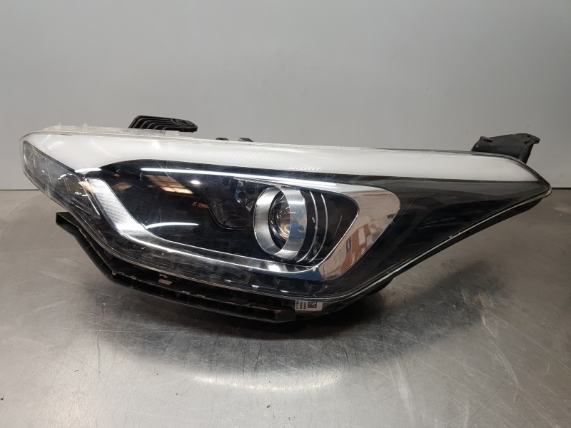 Recambio de faro izquierdo para hyundai i20 iii active referencia OEM IAM 92101C8200  