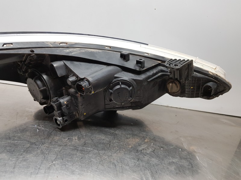 Recambio de faro izquierdo para hyundai i20 iii active referencia OEM IAM 92101C8200  