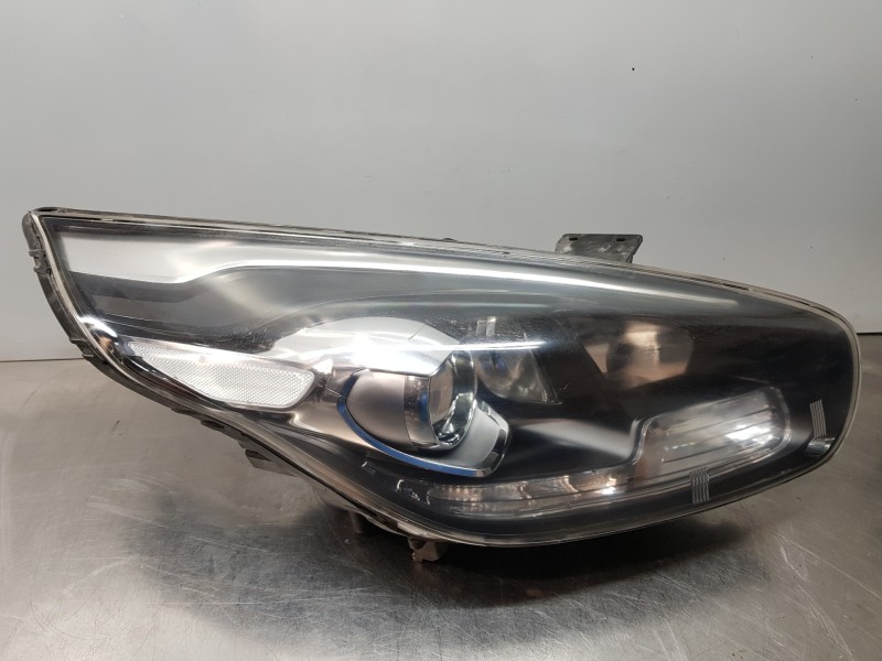 Recambio de faro derecho para kia carens ( ) drive referencia OEM IAM 92102A4180  