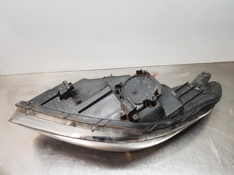 Recambio de faro derecho para kia carens ( ) drive referencia OEM IAM 92102A4180  