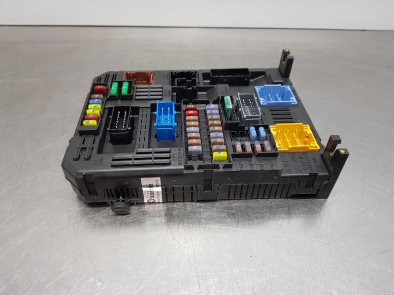 Recambio de caja reles / fusibles para peugeot 308 sw allure referencia OEM IAM 9830790580  