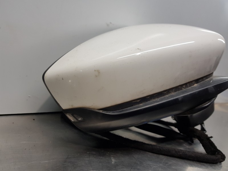 Recambio de retrovisor derecho para mazda 3 berlina (bp) skyactiv referencia OEM IAM BERP69121E  