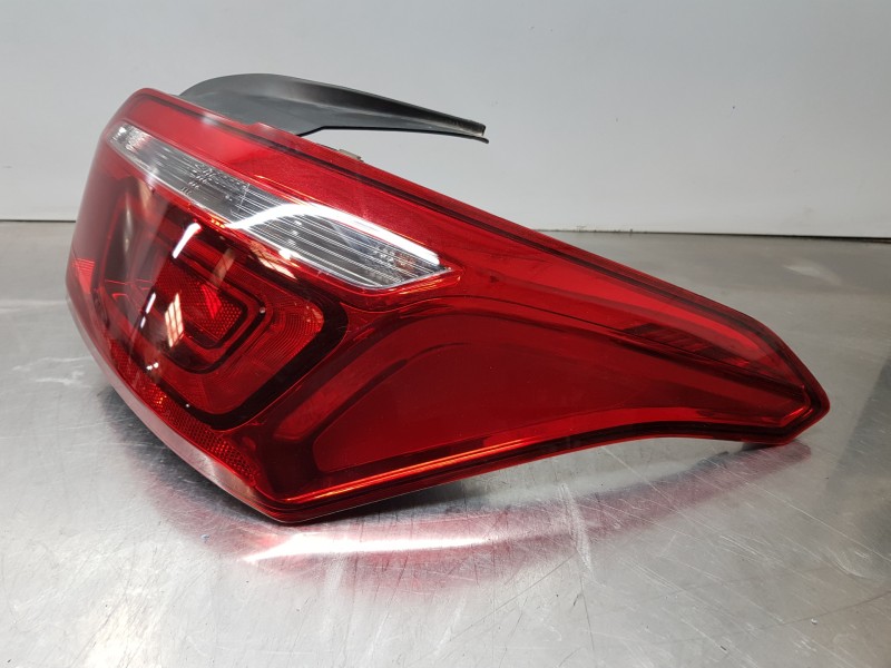 Recambio de piloto trasero derecho para citroen c-elysée shine referencia OEM IAM 9818810280  