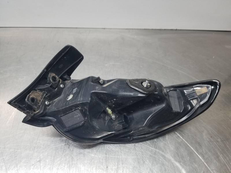 Recambio de piloto trasero izquierdo para mazda 3 sedán (bp) skyactiv referencia OEM IAM B0L551160A  