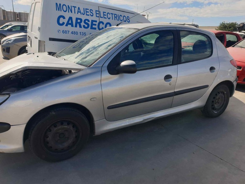 peugeot 206 berlina del año 2000