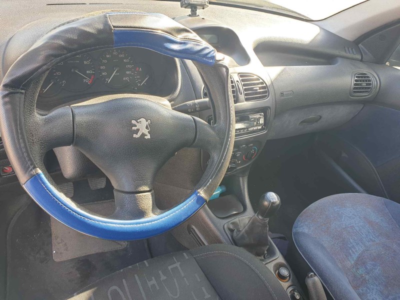 peugeot 206 berlina del año 2000