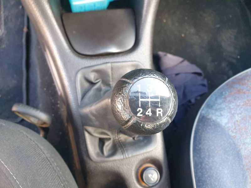 peugeot 206 berlina del año 2000