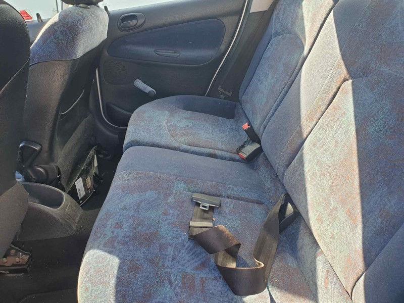 peugeot 206 berlina del año 2000