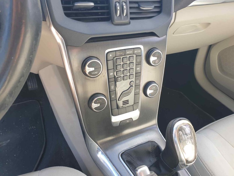 volvo v40 del año 2013