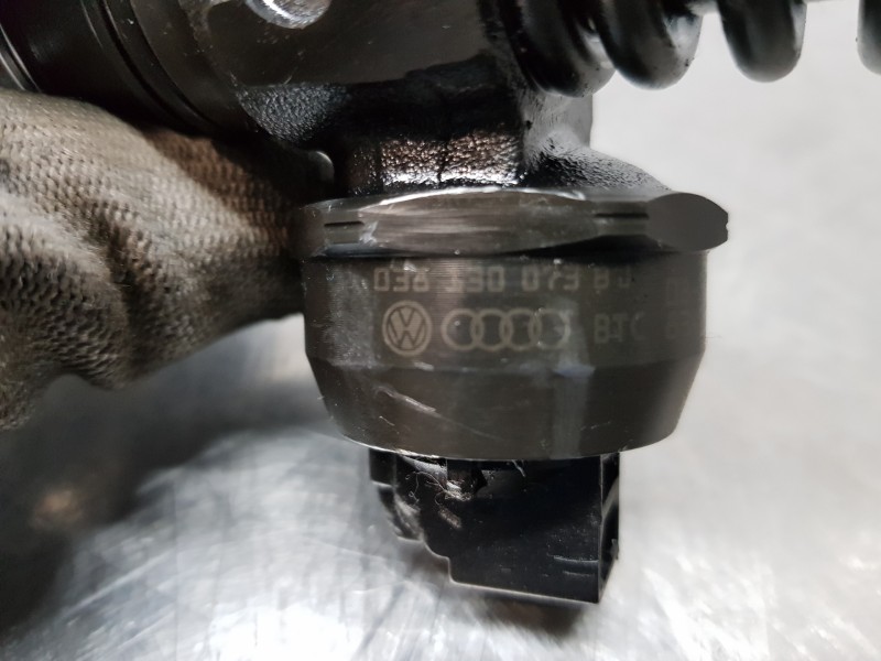 Recambio de inyector para audi a4 cabrio (8h) s line referencia OEM IAM 038130073BJ  