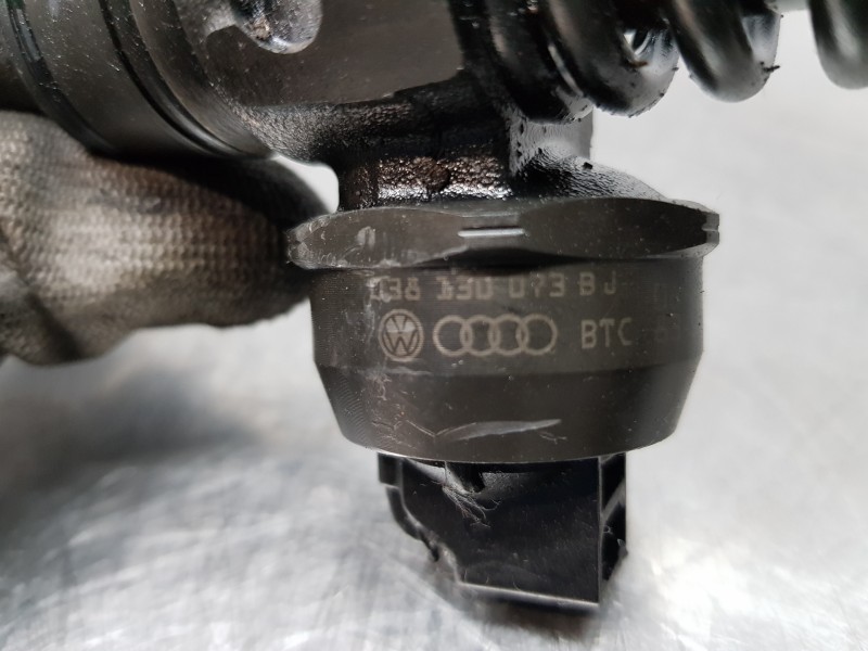 Recambio de inyector para audi a4 cabrio (8h) s line referencia OEM IAM 038130073BJ  