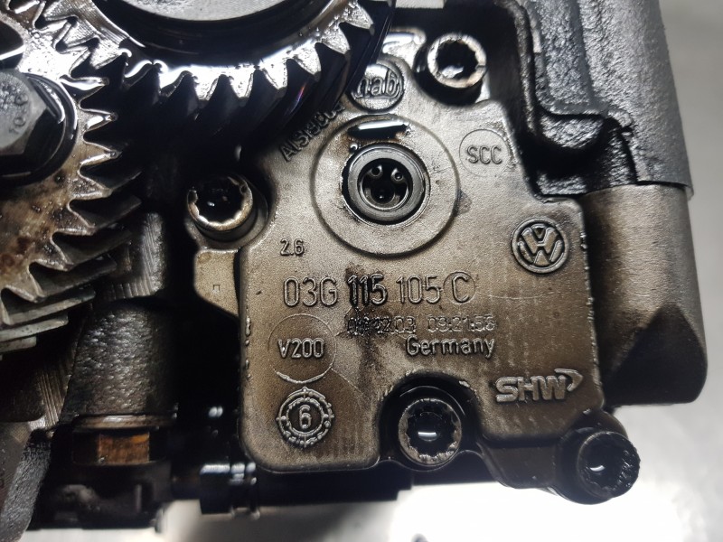 Recambio de bomba aceite para audi a4 cabrio (8h) s line referencia OEM IAM 03G103295L 03G115105C 